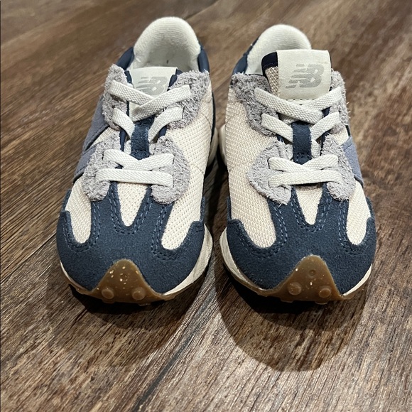 New Balance 327 - Picture 2 of 4